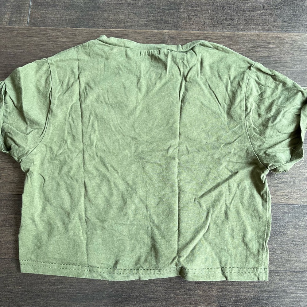 Olive Green Cropped Tee - Picture 3 of 4